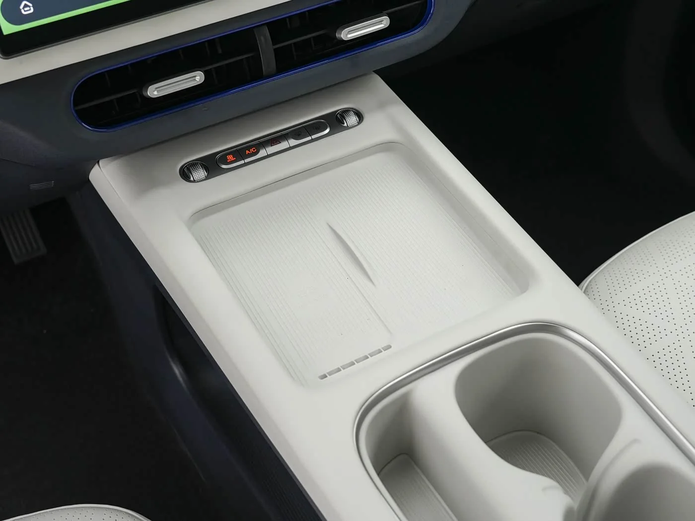 1400x1050_autohomecar__ChtpWGpVzgOAe6m0AB2G_6vUSrA904.jpg