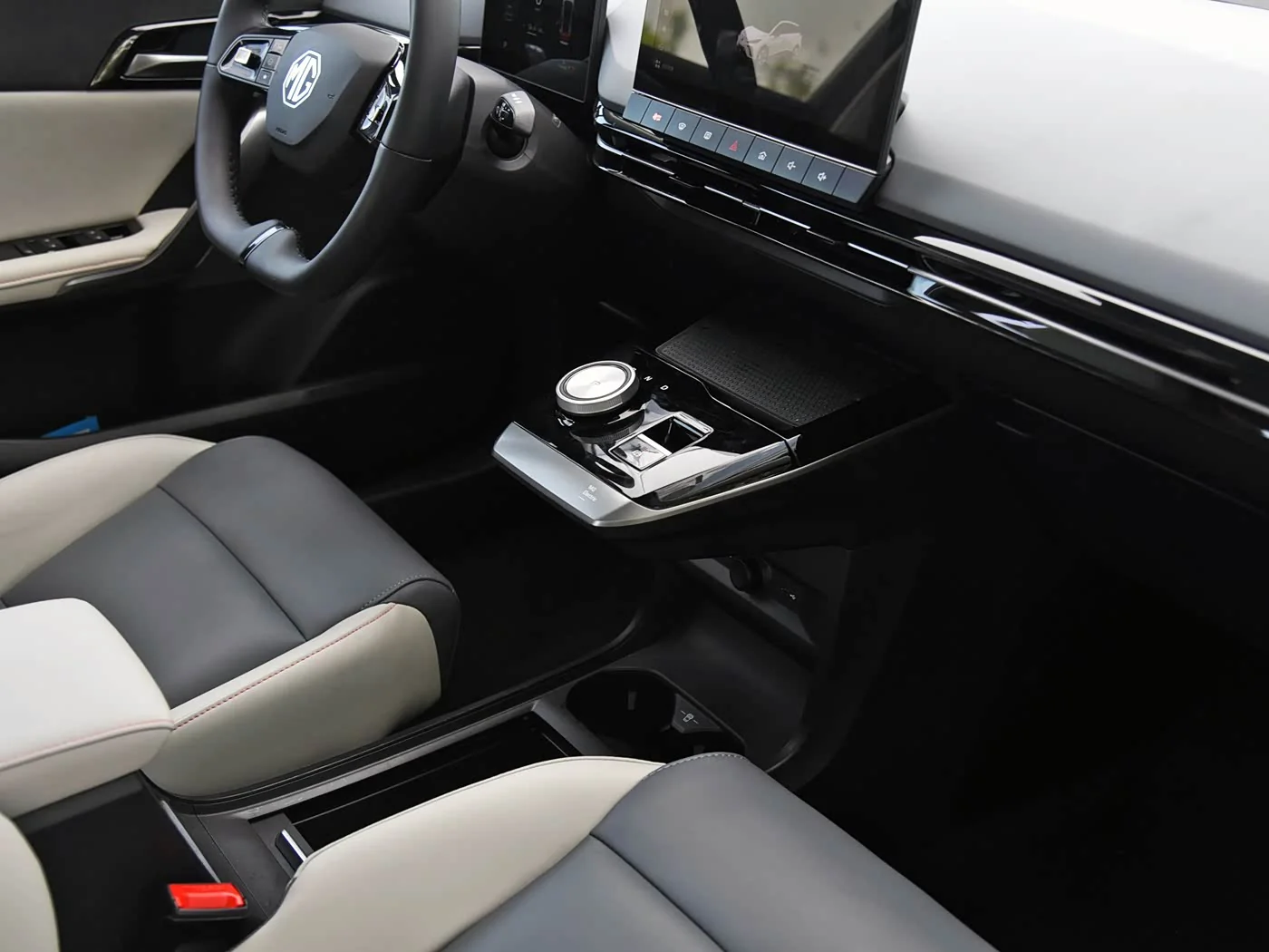 1400x1050_autohomecar__ChtliGLwT8iANLKJABC1YmCJLtw895.jpg