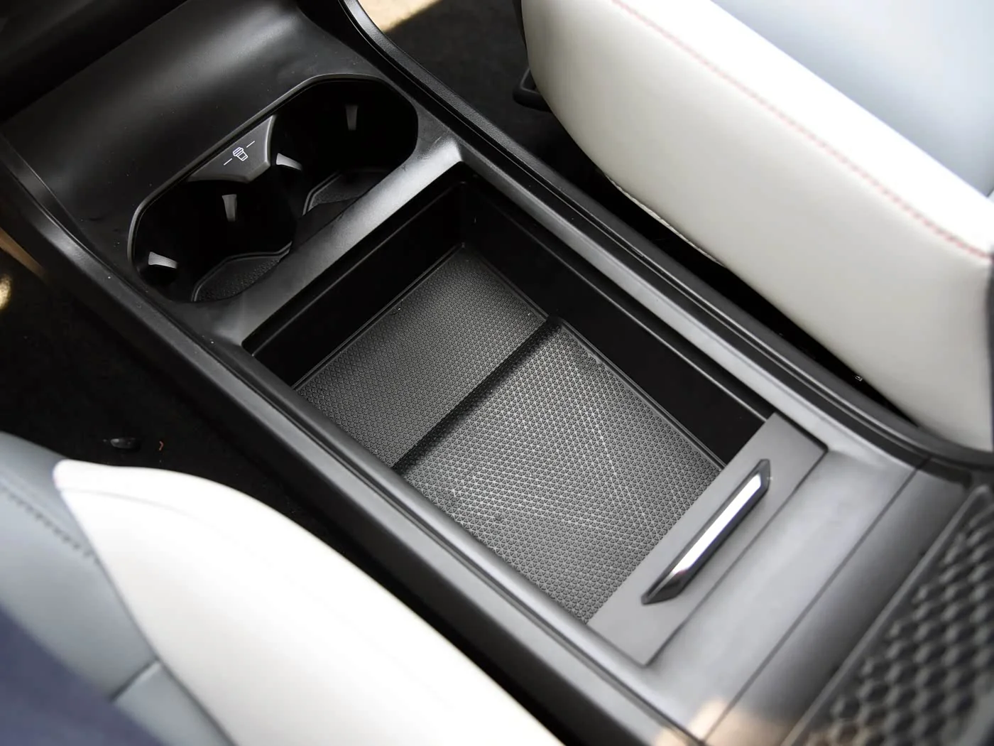 1400x1050_autohomecar__ChsEdmLwT-SAaR4PABASt7Bn6eg571.jpg