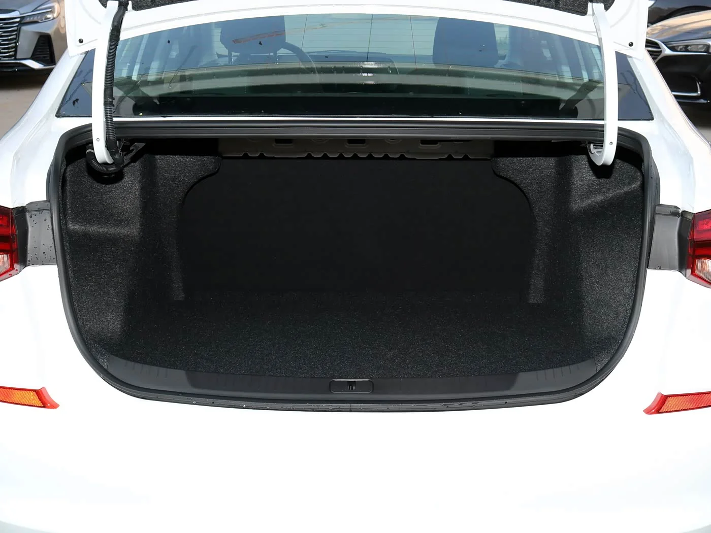 1400x1050_autohomecar__ChxkmWMua4SAV02fAChjcCLe0T8753.jpg