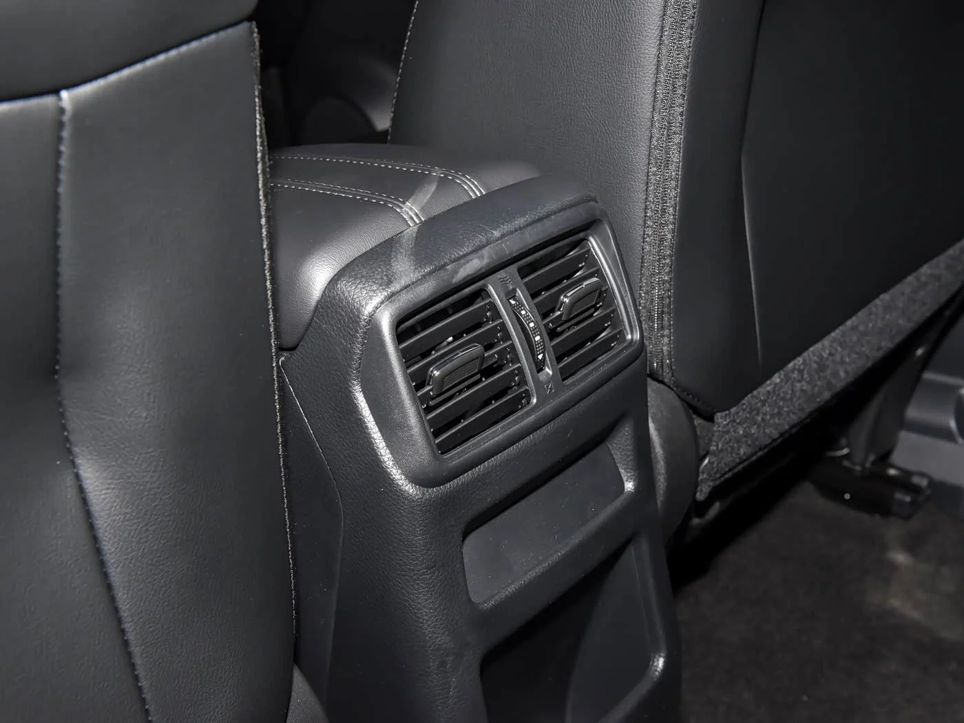1400x1050_autohomecar__ChxpWGkxiziAddjJABa0aLW-Q7I839.jpg