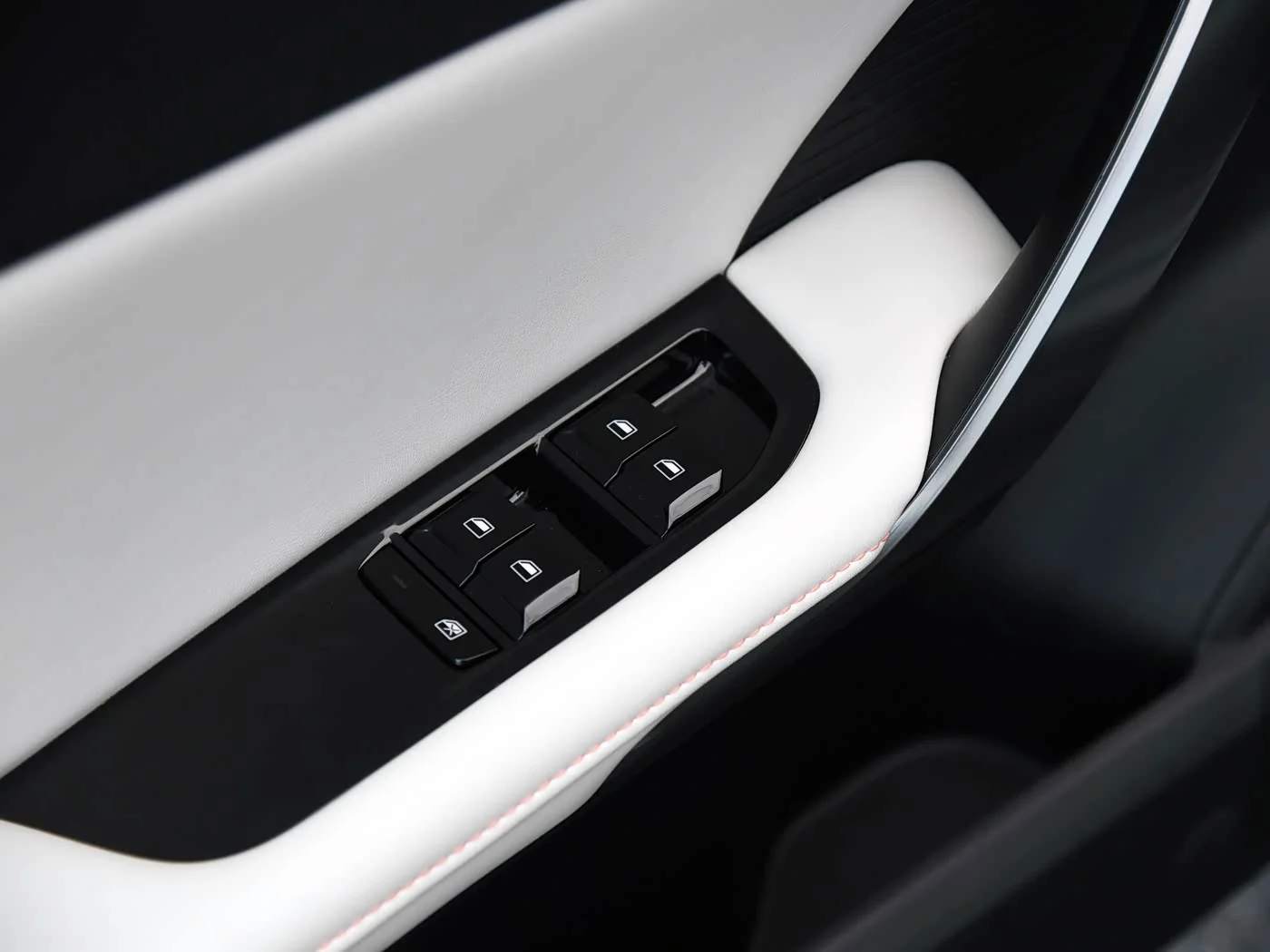 1400x1050_autohomecar__ChwFkGLwT-6AJdmYAA7uGohPpIE387.jpg