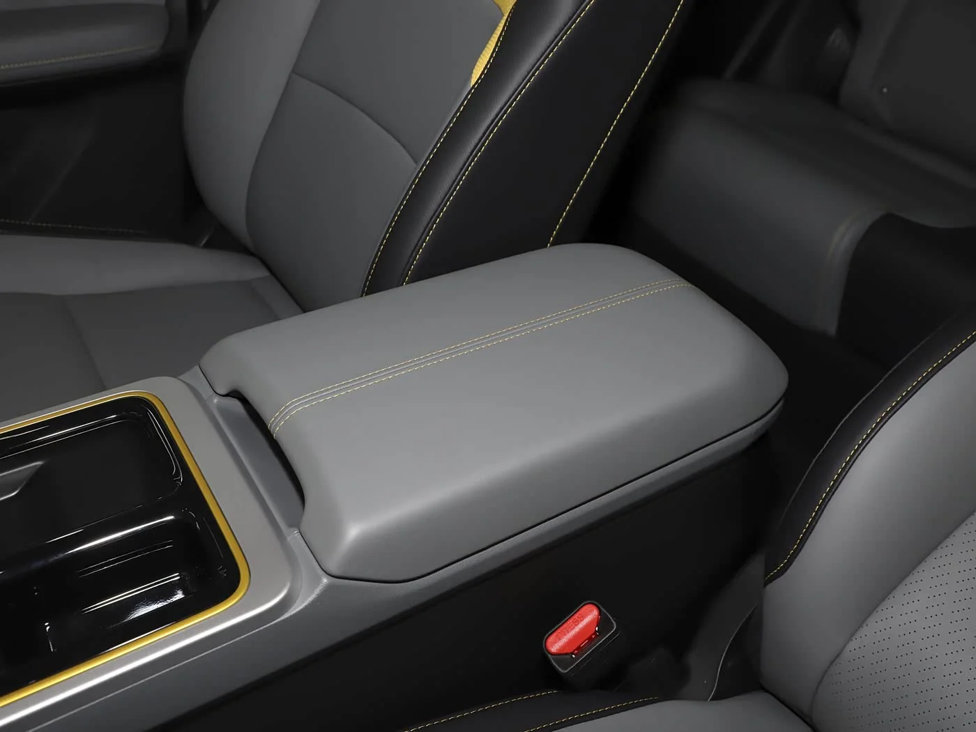 1400x1050_autohomecar__Chxkm2HZ4D-AMI6GAAgpz9FxJSU009.jpg