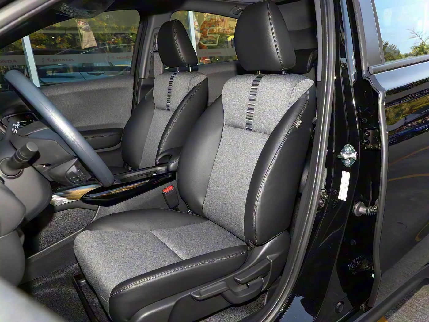 1400x1050_autohomecar__ChwFk2HG2R6AKCkjACnUeWsDSFk754.jpg