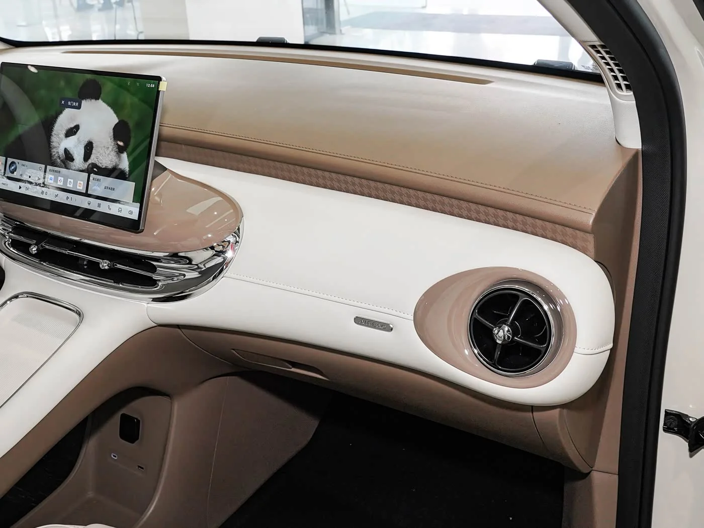 1400x1050_autohomecar__ChxpV2nktZ6AL5ZPACSHnViboFs530.jpg