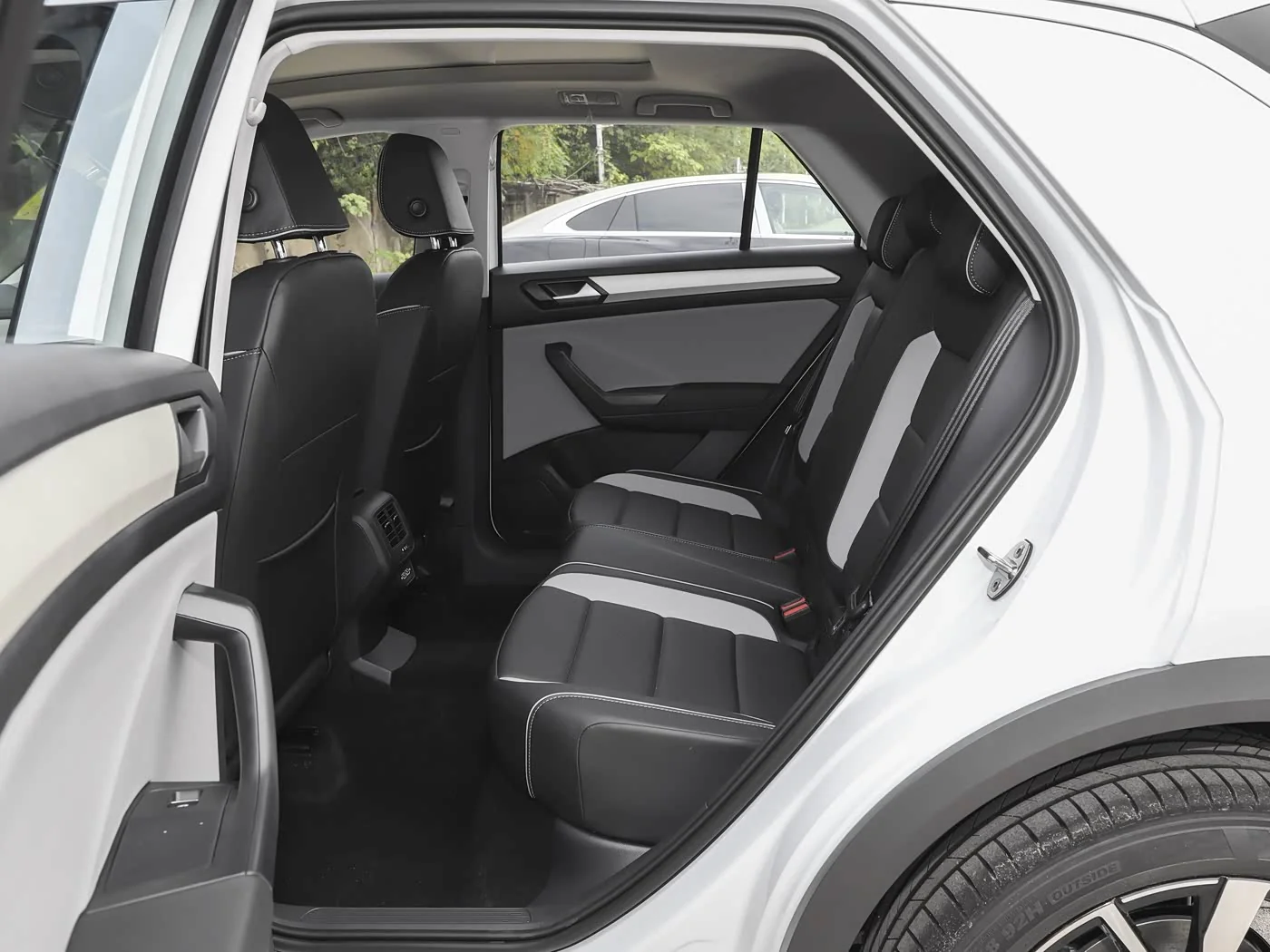 1400x1050_autohomecar__ChtpWGkVmreAQ7HOACCAisF5mGo609.jpg