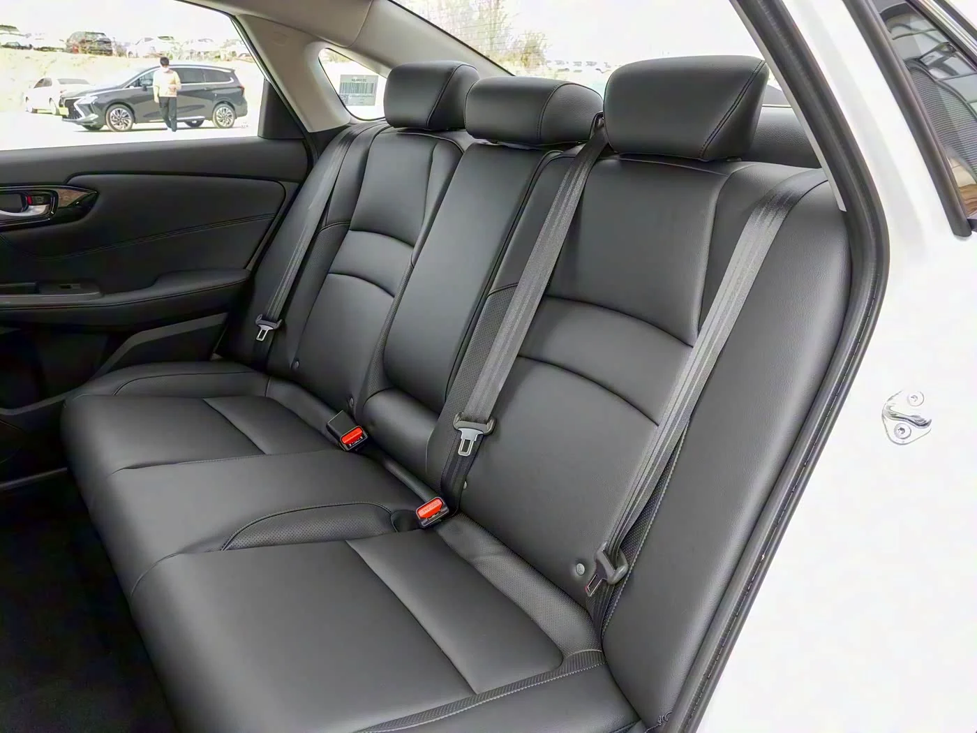 1400x1050_autohomecar__ChwFlGJMOoOAMFZbACCggfHCusc947.jpg
