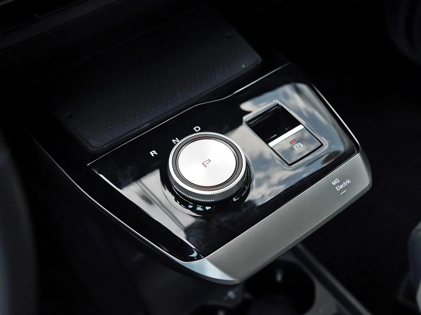 1400x1050_autohomecar__ChwFj2LwT8OANx5WABE5fCxeIpE399.jpg