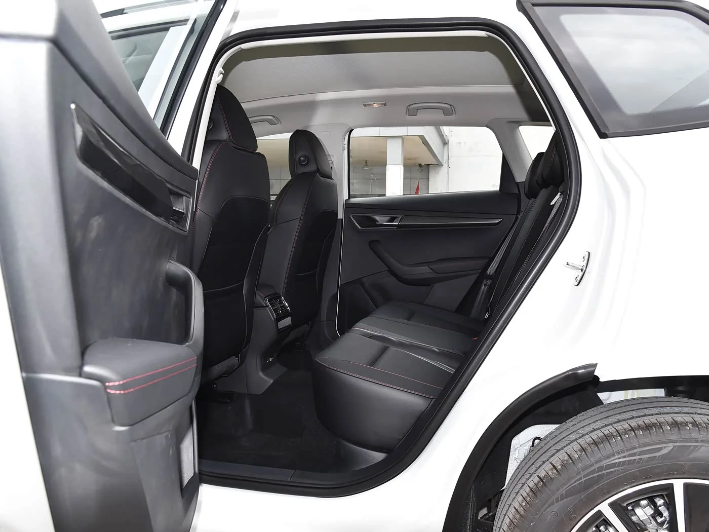 1400x1050_autohomecar__CjIFVmQbA06AYX5pAA8tb0btZGw093.jpg