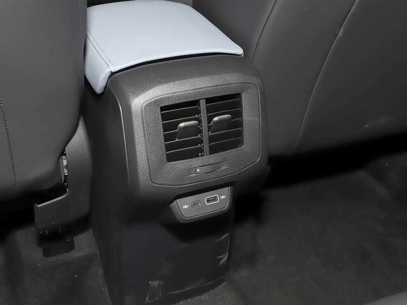 1400x1050_autohomecar__ChxkPWcLyaCAOcHdAD-vqSE4IRg575.jpg