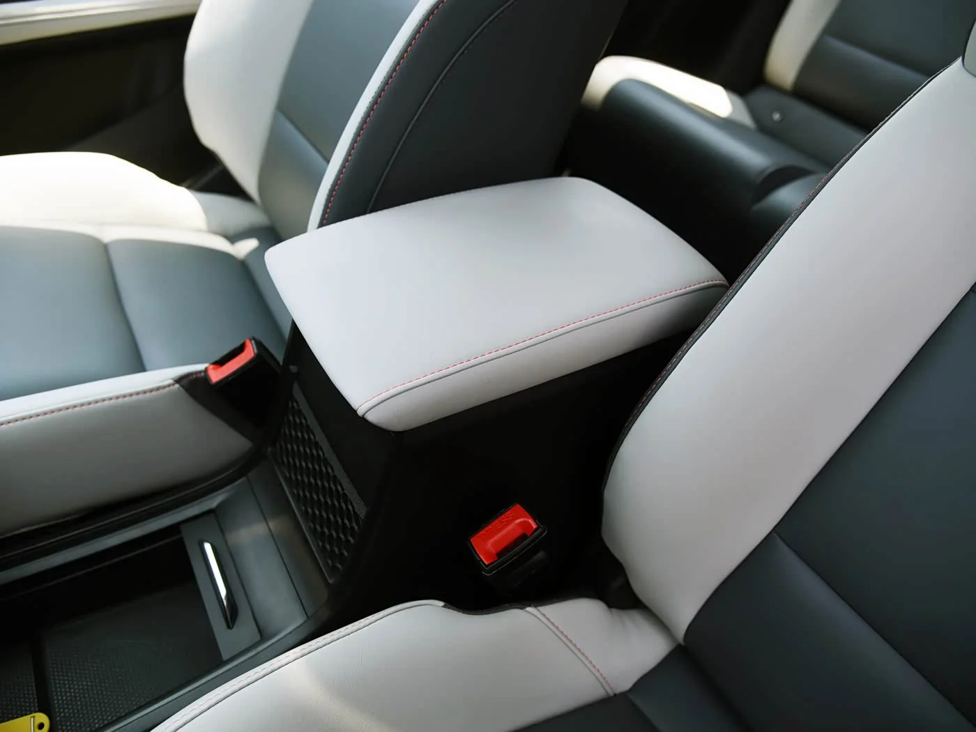 1400x1050_autohomecar__ChwFkGLwT-OAM5IsAA_dKosR5rU597.jpg