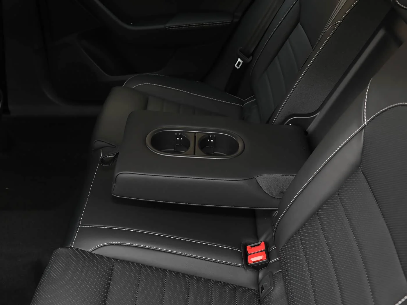 1400x1050_autohomecar__ChxkqWPuFI-AXUhXAA4NFE_7RXc617.jpg