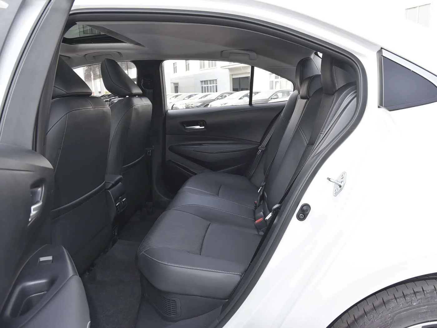 1400x1050_autohomecar__ChxkqWUs03eAVOofAAy27inCpAo298.jpg