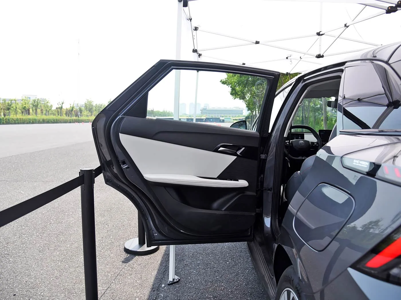 1400x1050_autohomecar__ChwFk2LwT-mAChhDABP6Agfid4E063.jpg