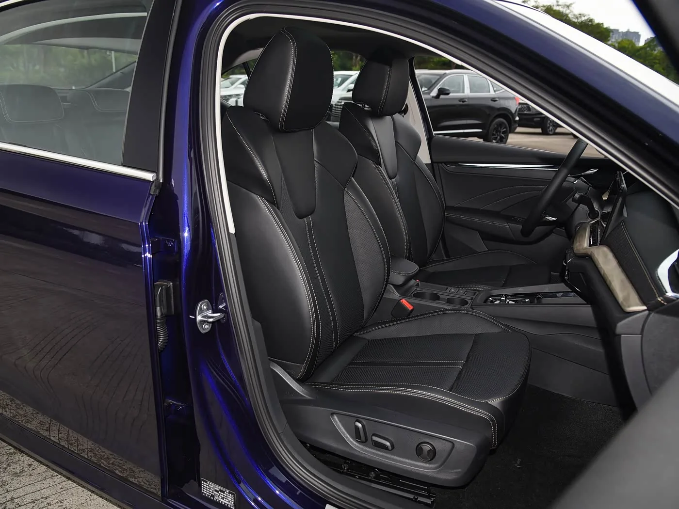 1400x1050_autohomecar__ChxkPmcEGseAK6uAADiYM6YpD54633.jpg