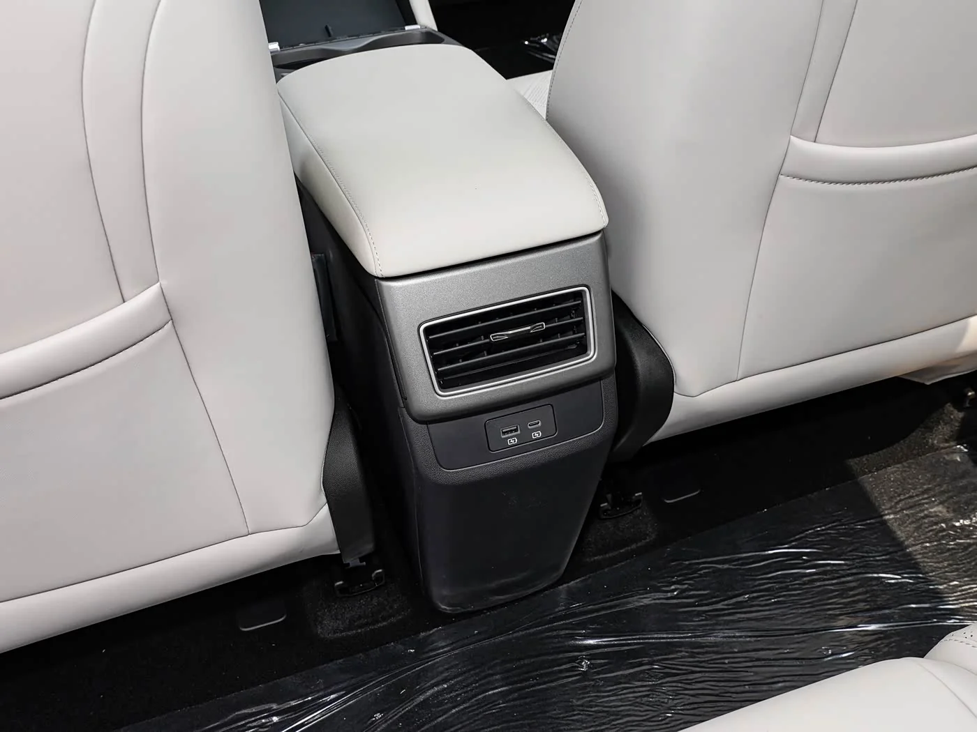 1400x1050_autohomecar__Chto52iRv1eAJFyhACHWKvgOMiw392.jpg