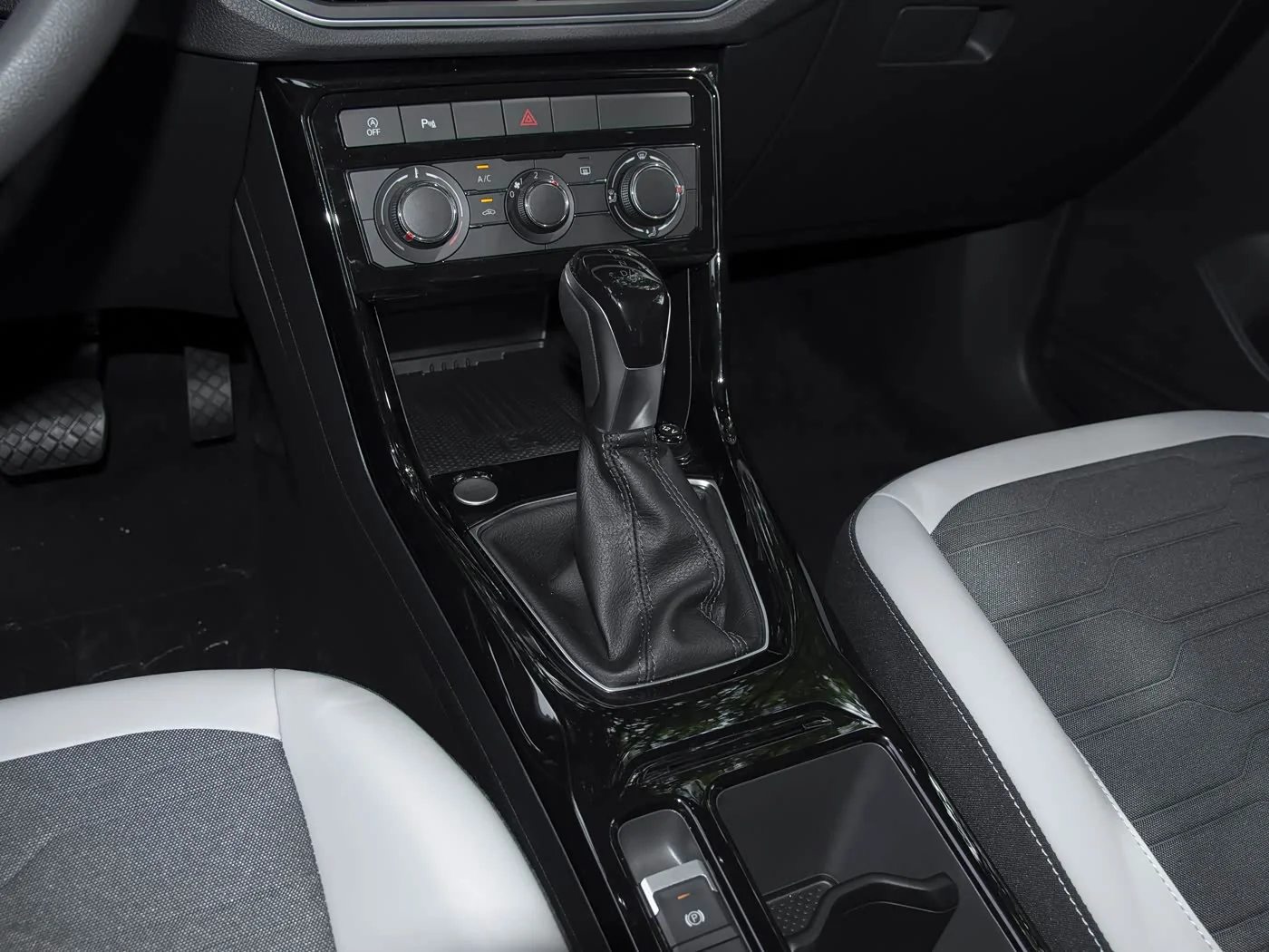 1400x1050_autohomecar__ChxkPWbIWgaABoUMABgWLwr9Mdc234.jpg