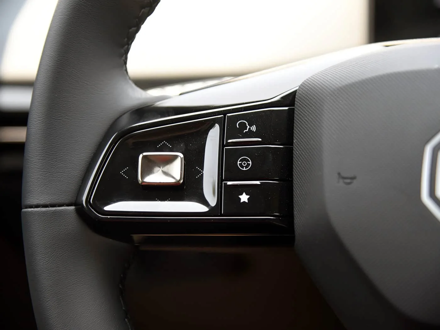 1400x1050_autohomecar__ChsEdmLwT9SAfl7sAA7Oe8Mga0M555.jpg
