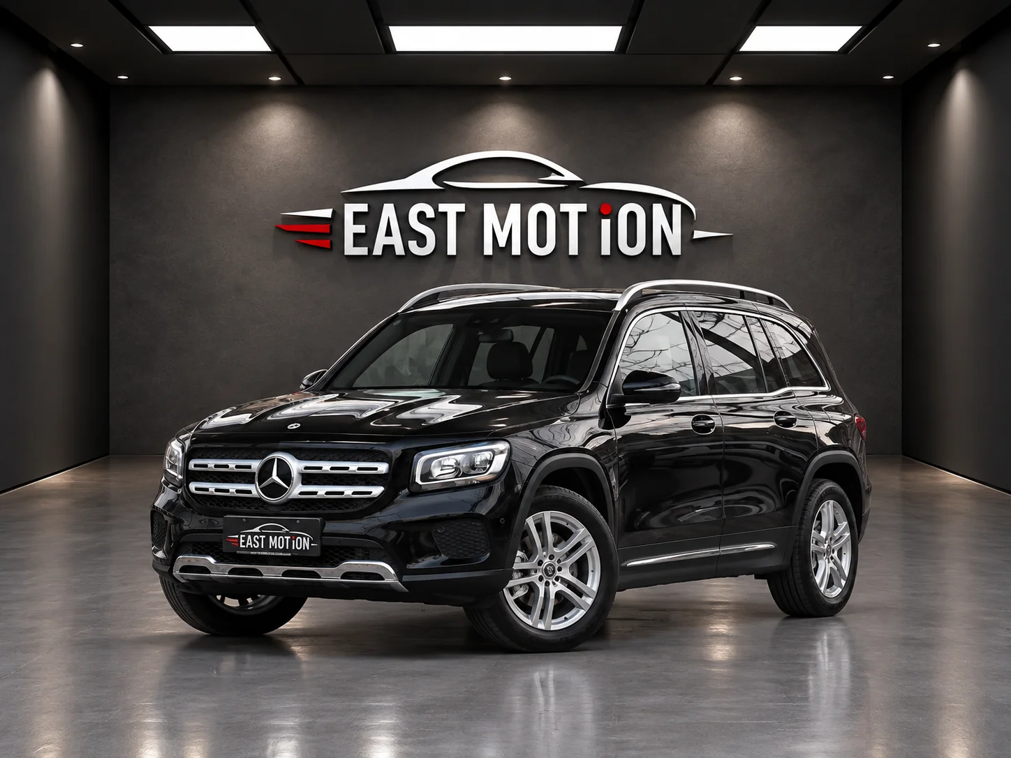 Чёрный Mercedes-Benz в шоуруме East Motion.png