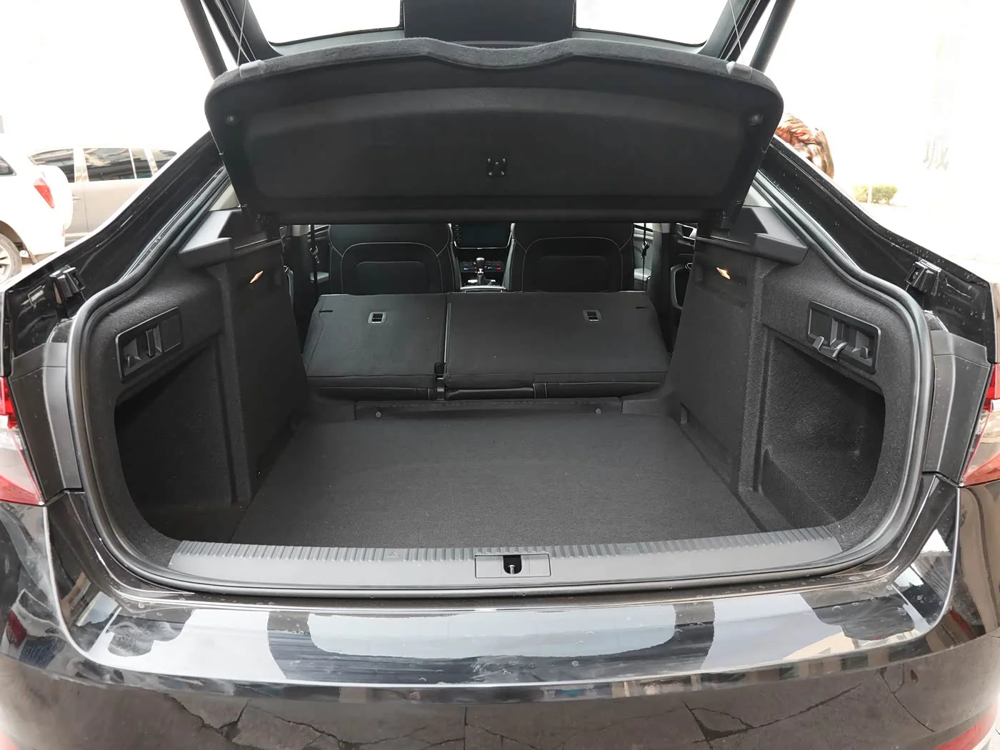 1400x1050_autohomecar__Chtk3WPuFIaADqfqABC1iHlPO8k339.jpg