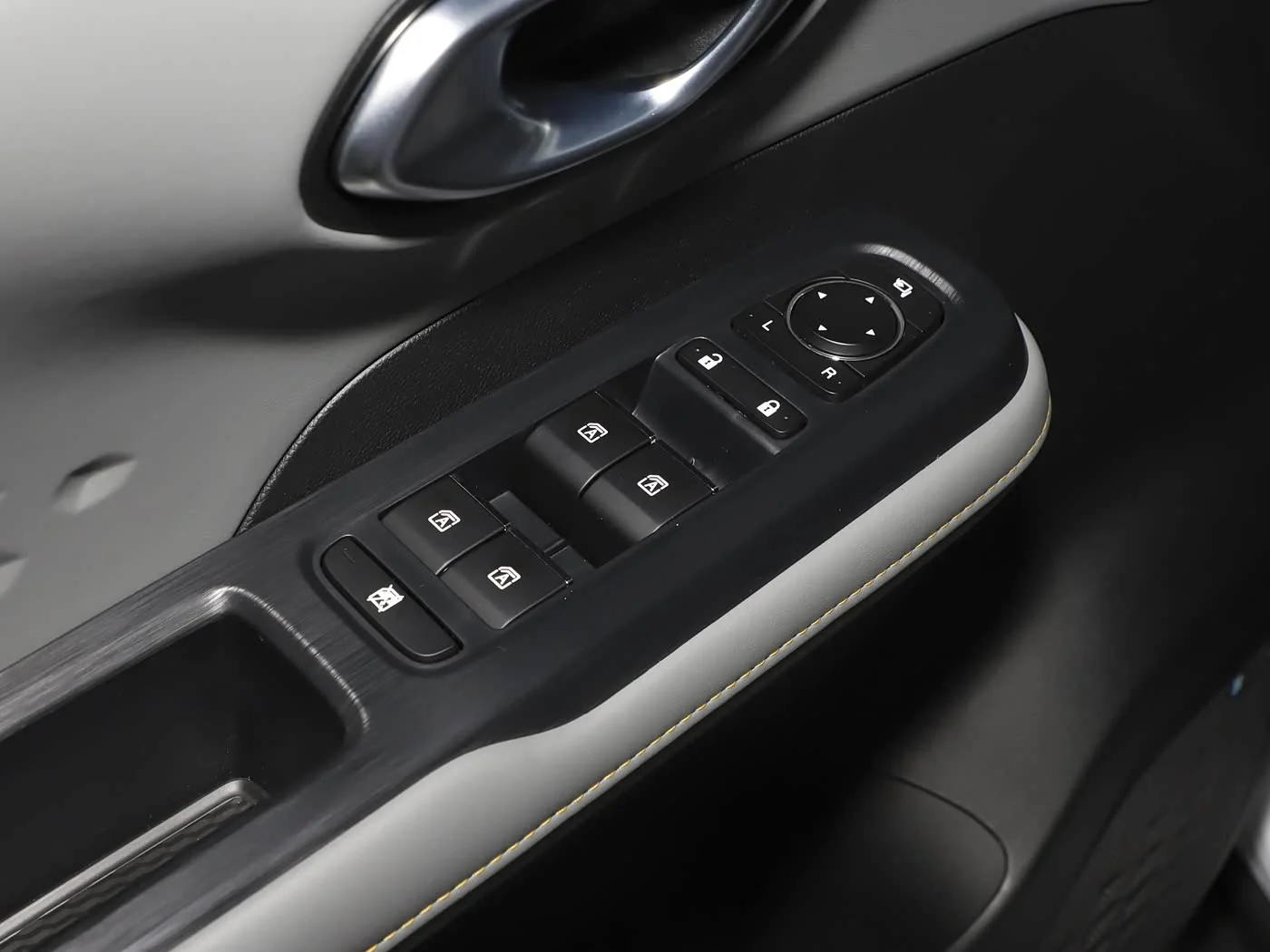 1400x1050_autohomecar__ChwFk2HZ4EGAClhtAAfuRUU0QlQ413.jpg