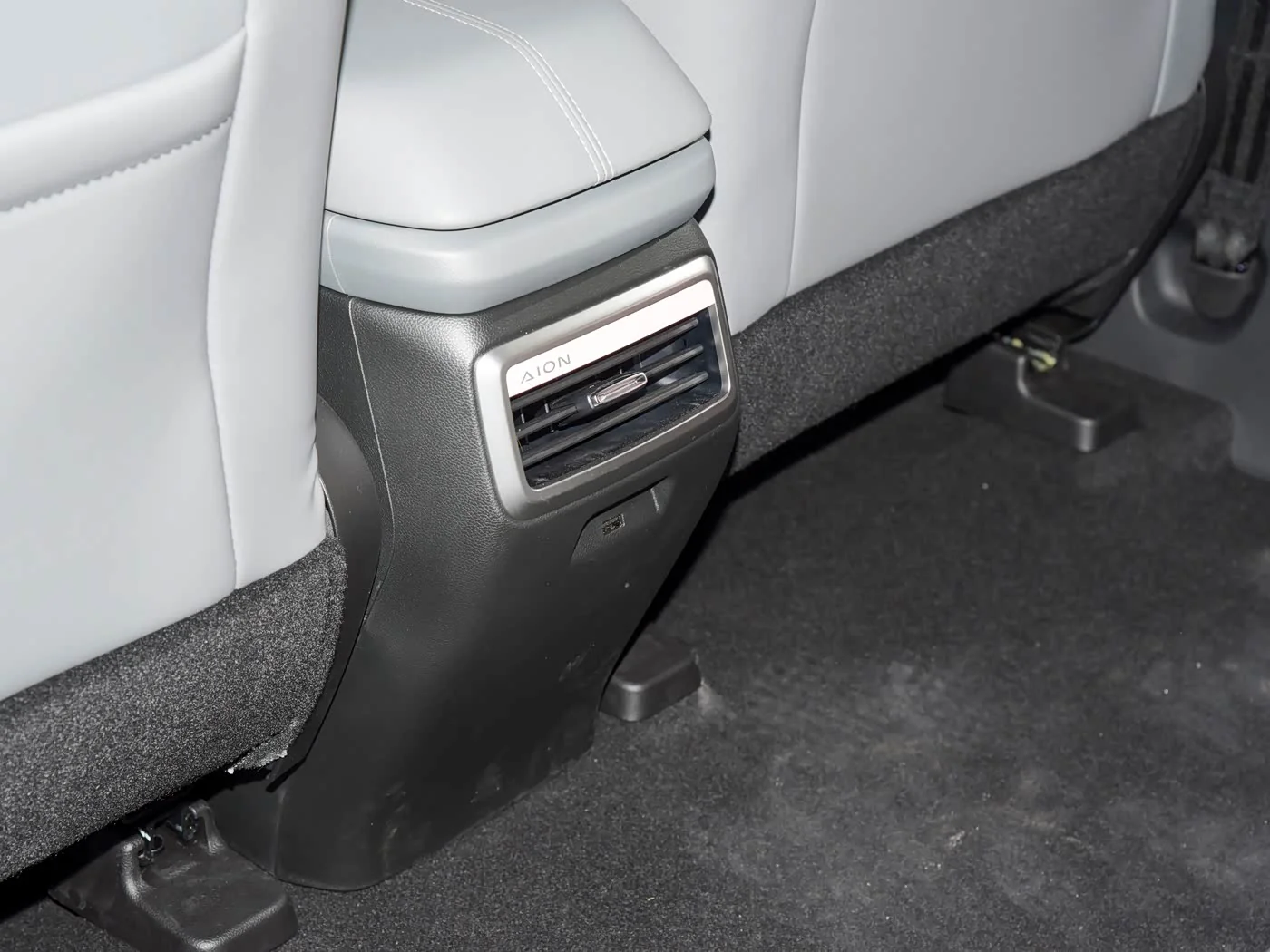 1400x1050_autohomecar__ChwFkmIDRr2AMbEDADdnBn3_FDA556.jpg