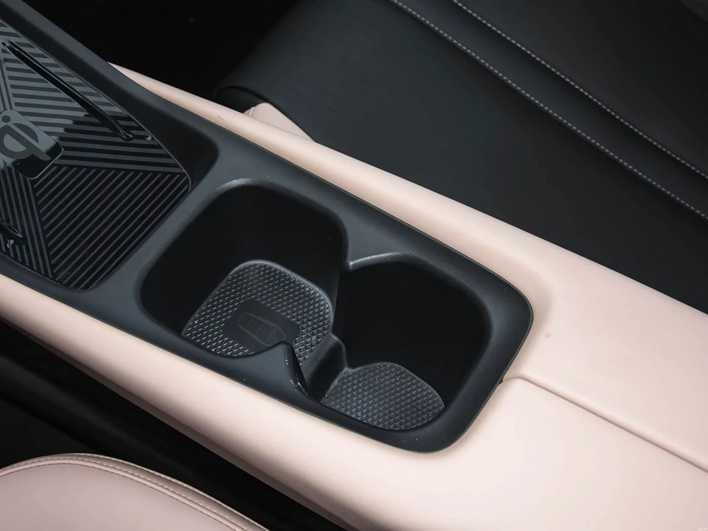 1400x1050_autohomecar__ChxkjmU_YCOAbHO1AAzHRPIvQzw381.jpg