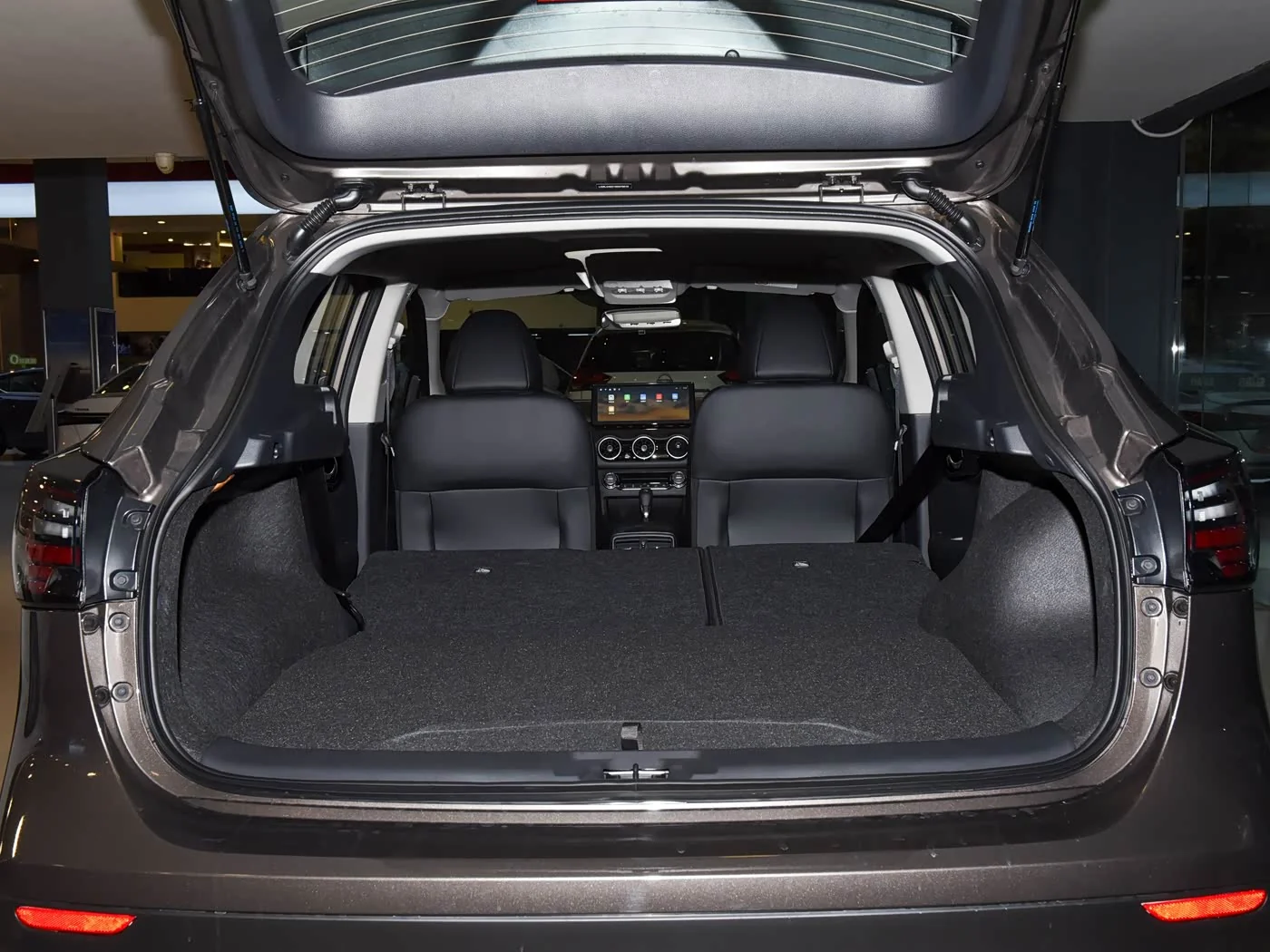 1400x1050_autohomecar__ChtpWGkxiz2Abb-cABwbKxch1X8078.jpg