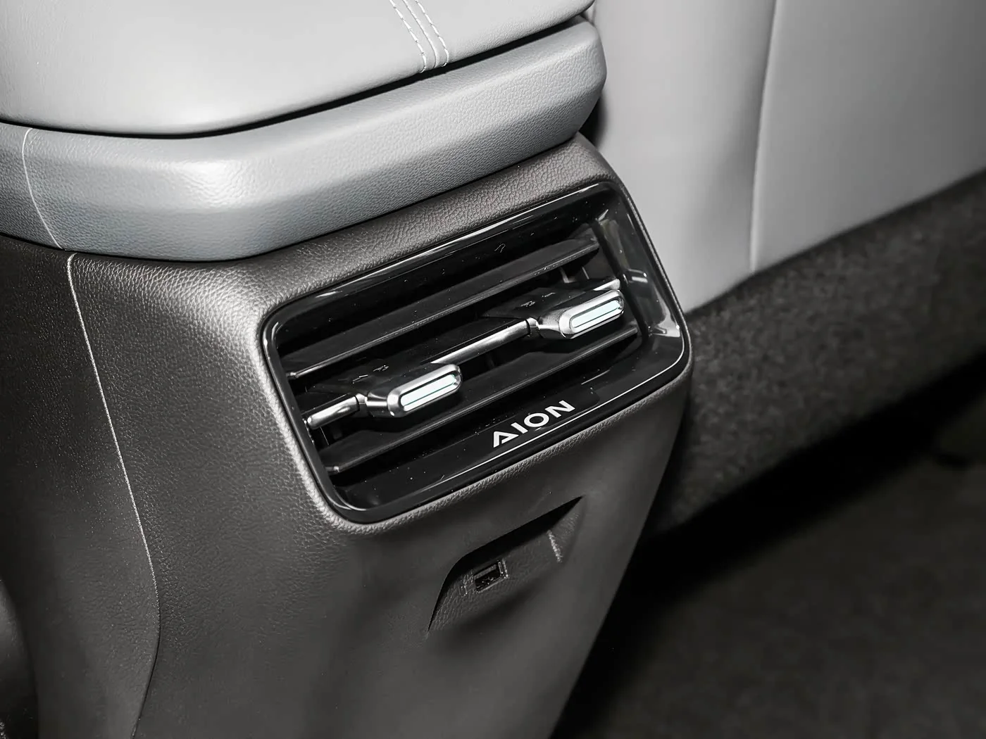 1400x1050_autohomecar__ChxpV2p9gImAYXnIACRLe2eY-tw332.jpg