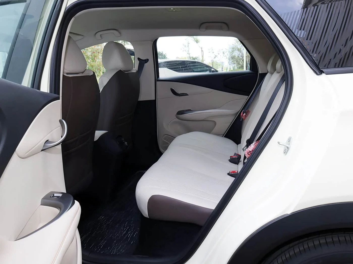 1400x1050_autohomecar__ChxpVmi0bBiATBU9ABSUYlyBD9Y000.jpg