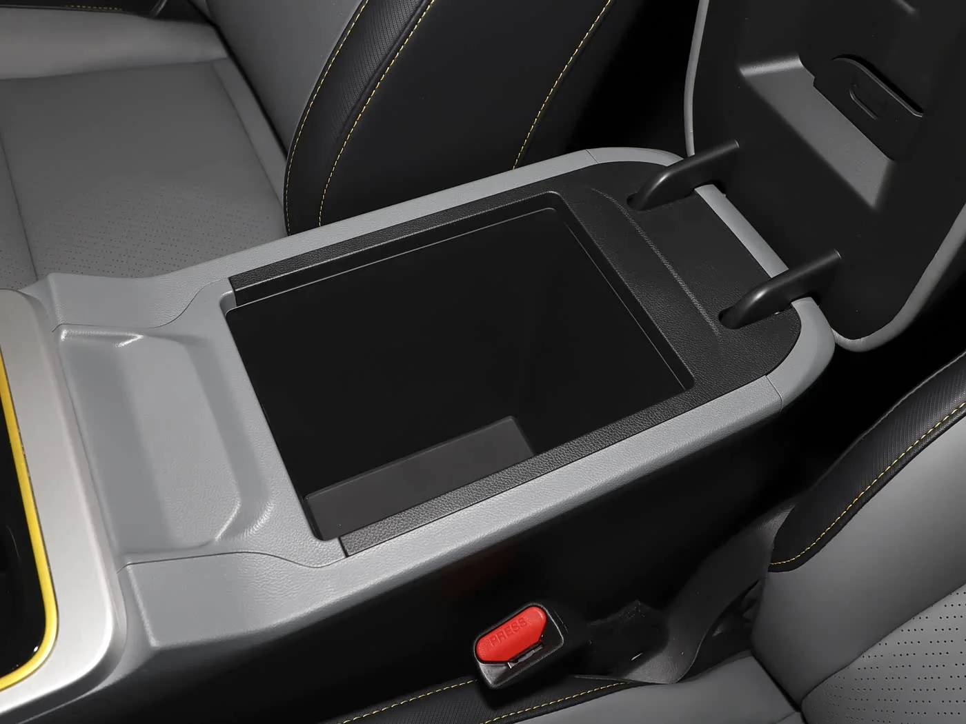 1400x1050_autohomecar__ChwFk2HZ4D6AYIm3AApeyFZqklE135.jpg