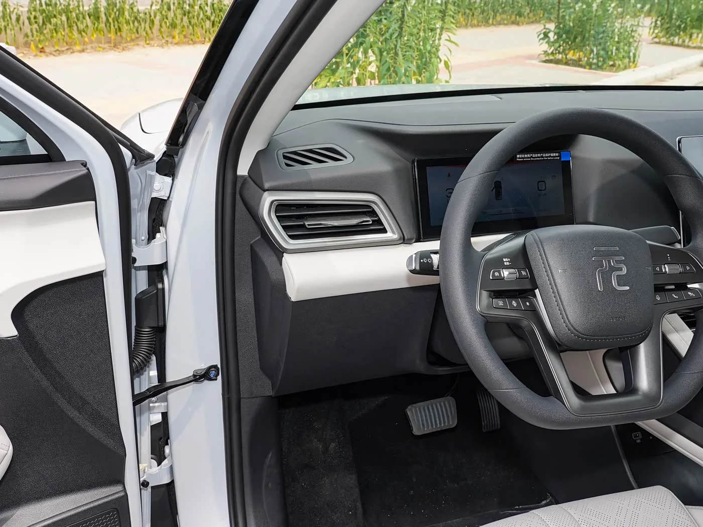 1400x1050_autohomecar__ChxpWGiRukmAV6cWACrbsLp5ENo894.jpg