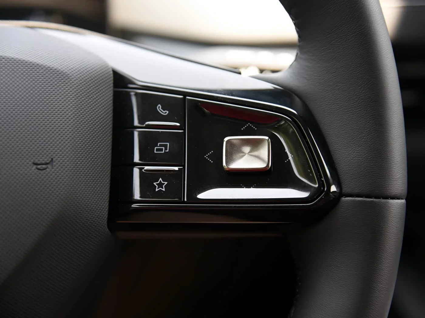 1400x1050_autohomecar__ChxkjmLwT9SAVJoVABA0hys2qqE922.jpg