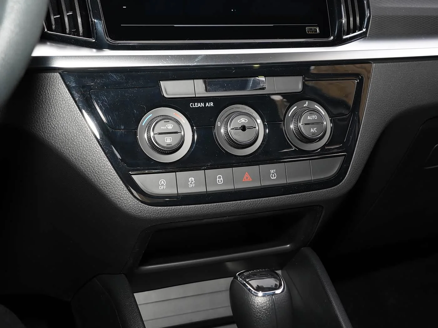 1400x1050_autohomecar__ChxkjmIHYMSAVITqACGAcHCDENA783.jpg