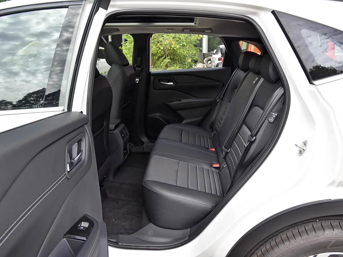 1400x1050_autohomecar__ChtliGTZhceAWvgKABghY8ft4eE162.jpg