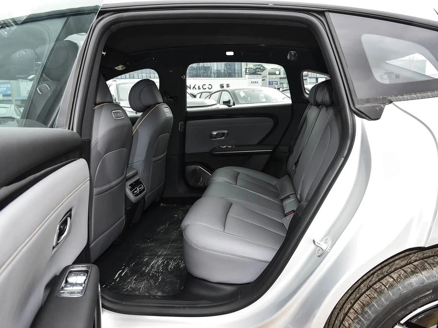 1400x1050_autohomecar__ChxpV2mvp1-AWd_aACAsU18pRek556.jpg