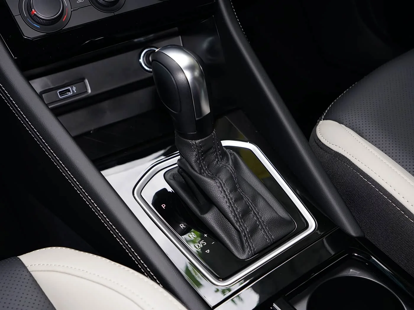 1400x1050_autohomecar__ChxpV2jzfd-AbHbfACehzGQ2Oxw375.jpg