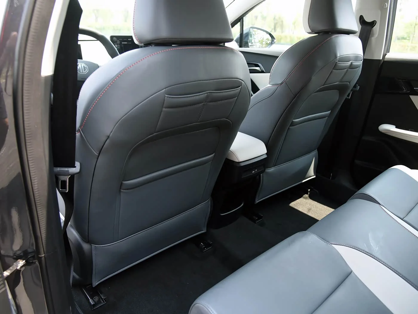 1400x1050_autohomecar__ChwFk2LwT96AaM5LAA74CyJuj-U528.jpg