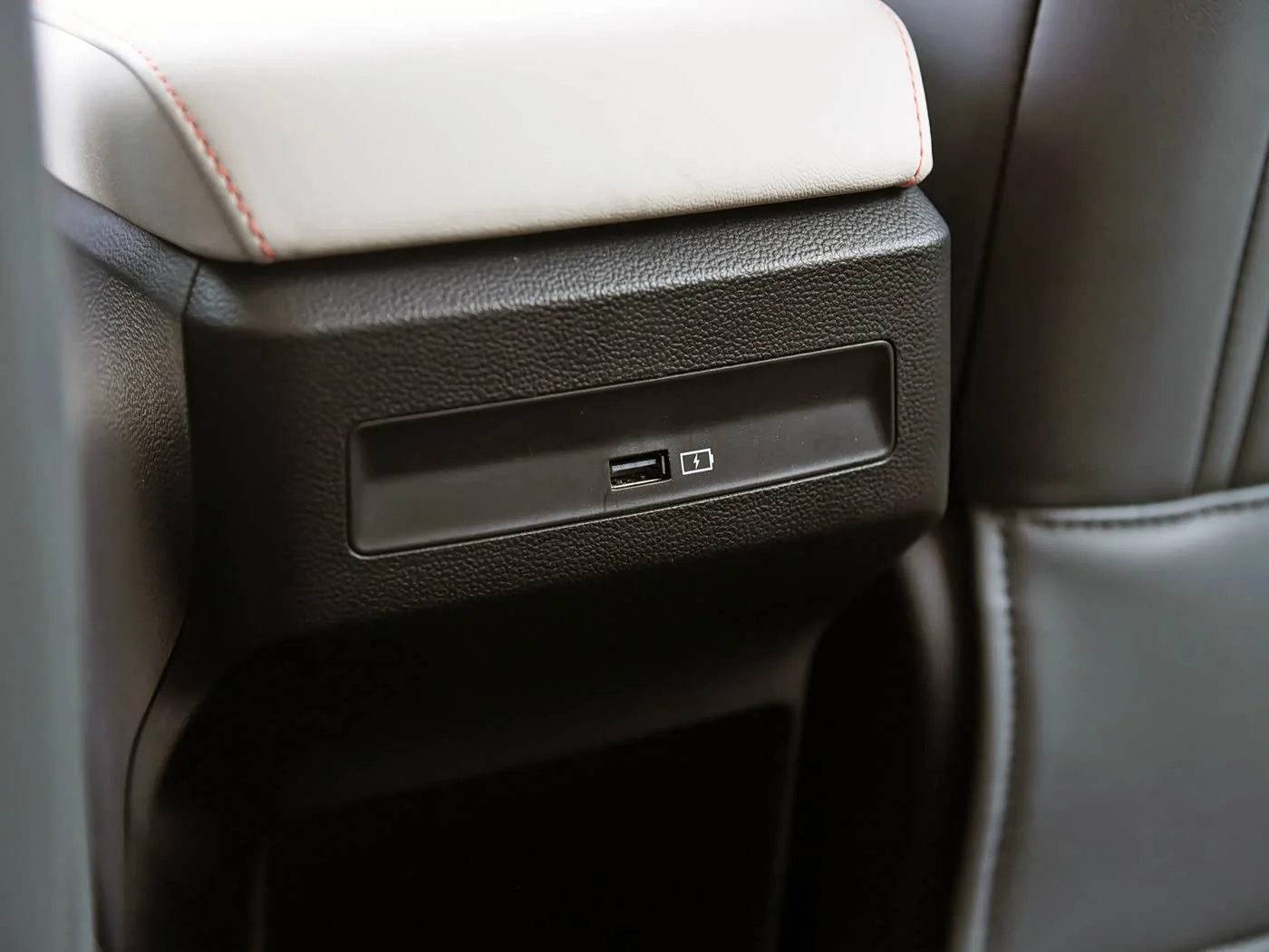1400x1050_autohomecar__ChsEdmLwT-CADfAVABIs3NDP9MY797.jpg